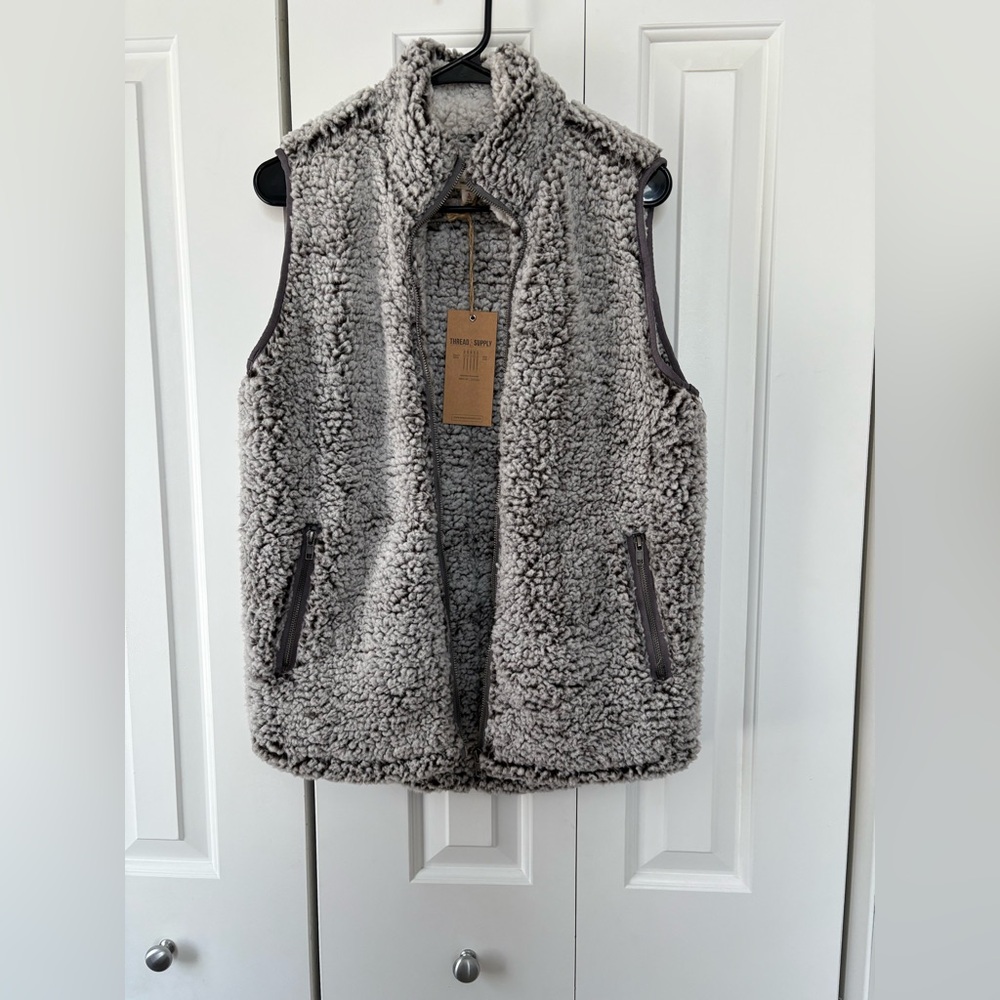 NWT - Thread & Supply sherpa vest.  Size Small.